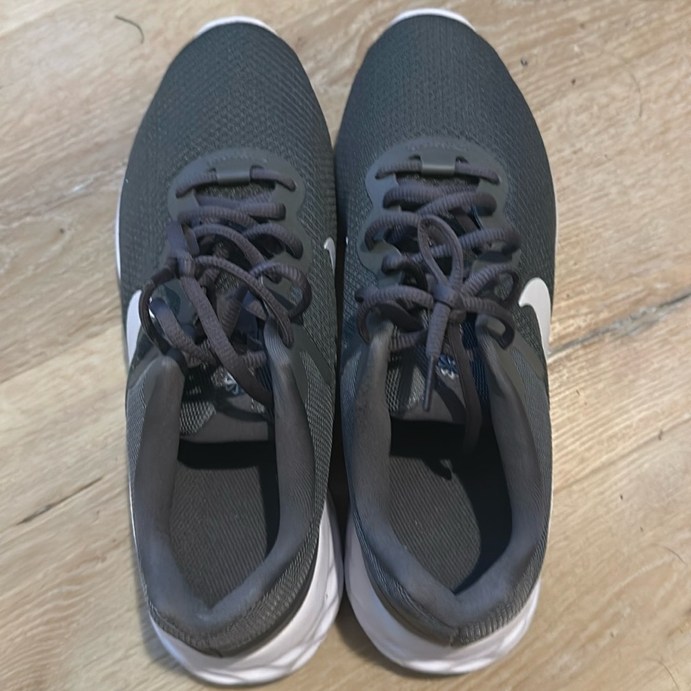 Mens nike revolution 6. Slate gray . New size 10.5